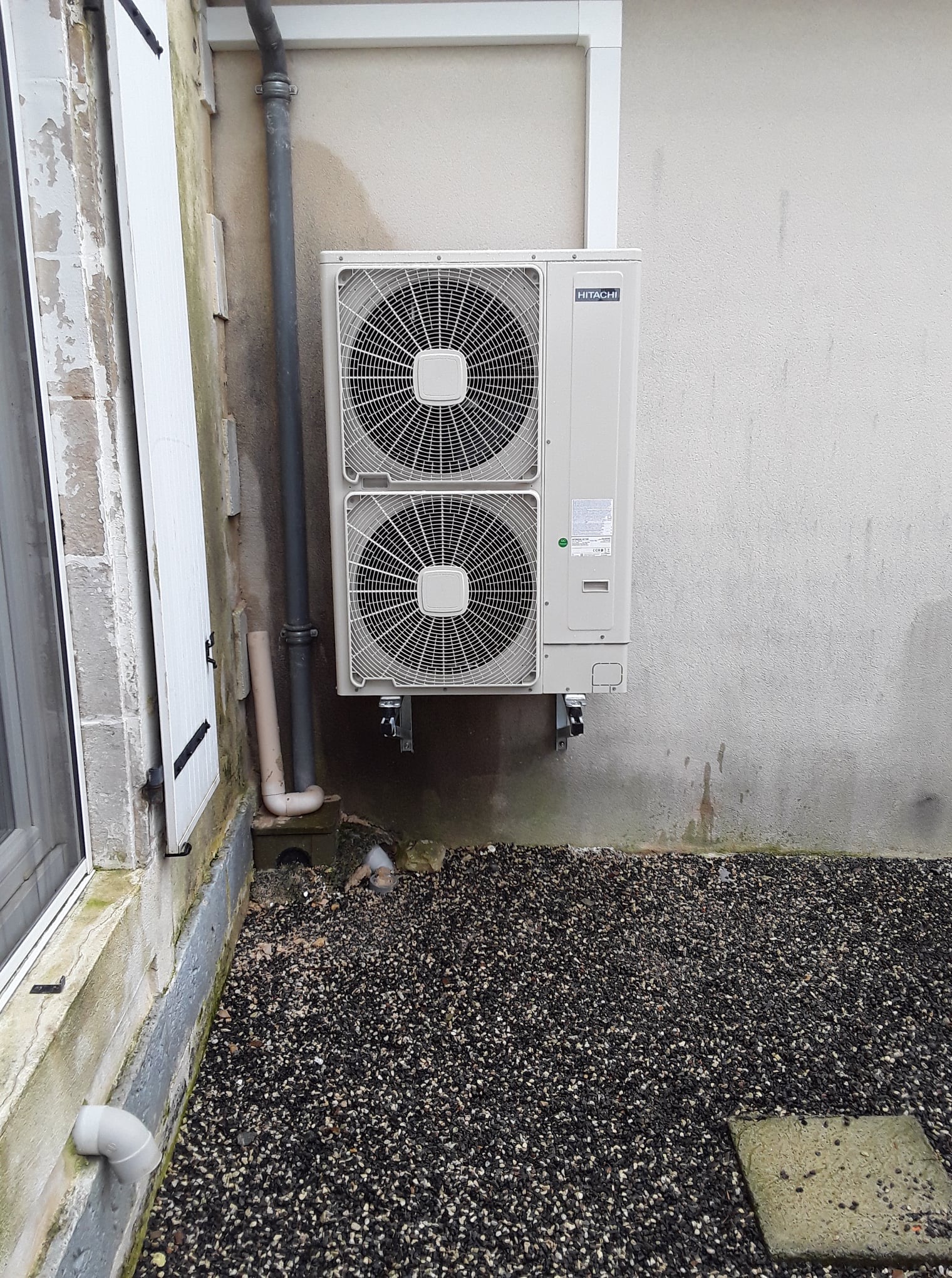 Groupe extérieur pompe à chaleur air-air mural — installation ODS Courtage